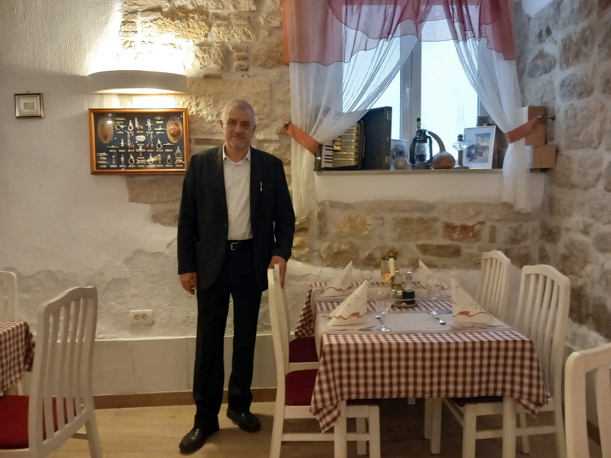 GOTOVO 30 GODINA BRANCINA U ROVINJU Anton Fariš prvo konobario tamo, a onda preuzeo restoran